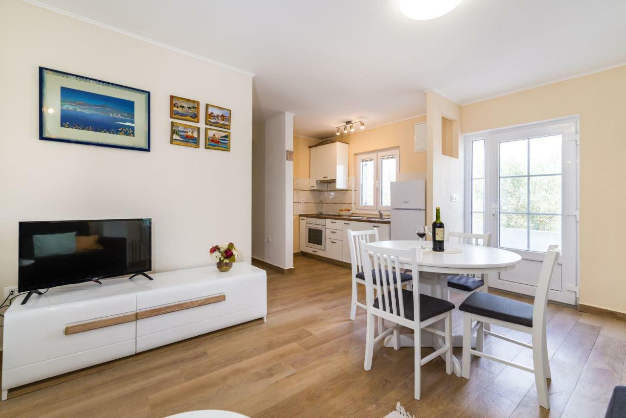 Long Island Olive Apartment Sali Ngoại thất bức ảnh